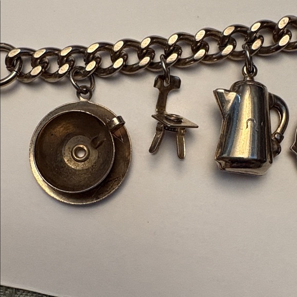 Vintage Women’s Silver-Toned Kitchen-Themed Charm Bracelet - Picture 7 of 13